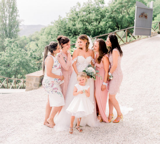 Bruid met bruidsmeisjes in Italië. Foto: Jessica Photography